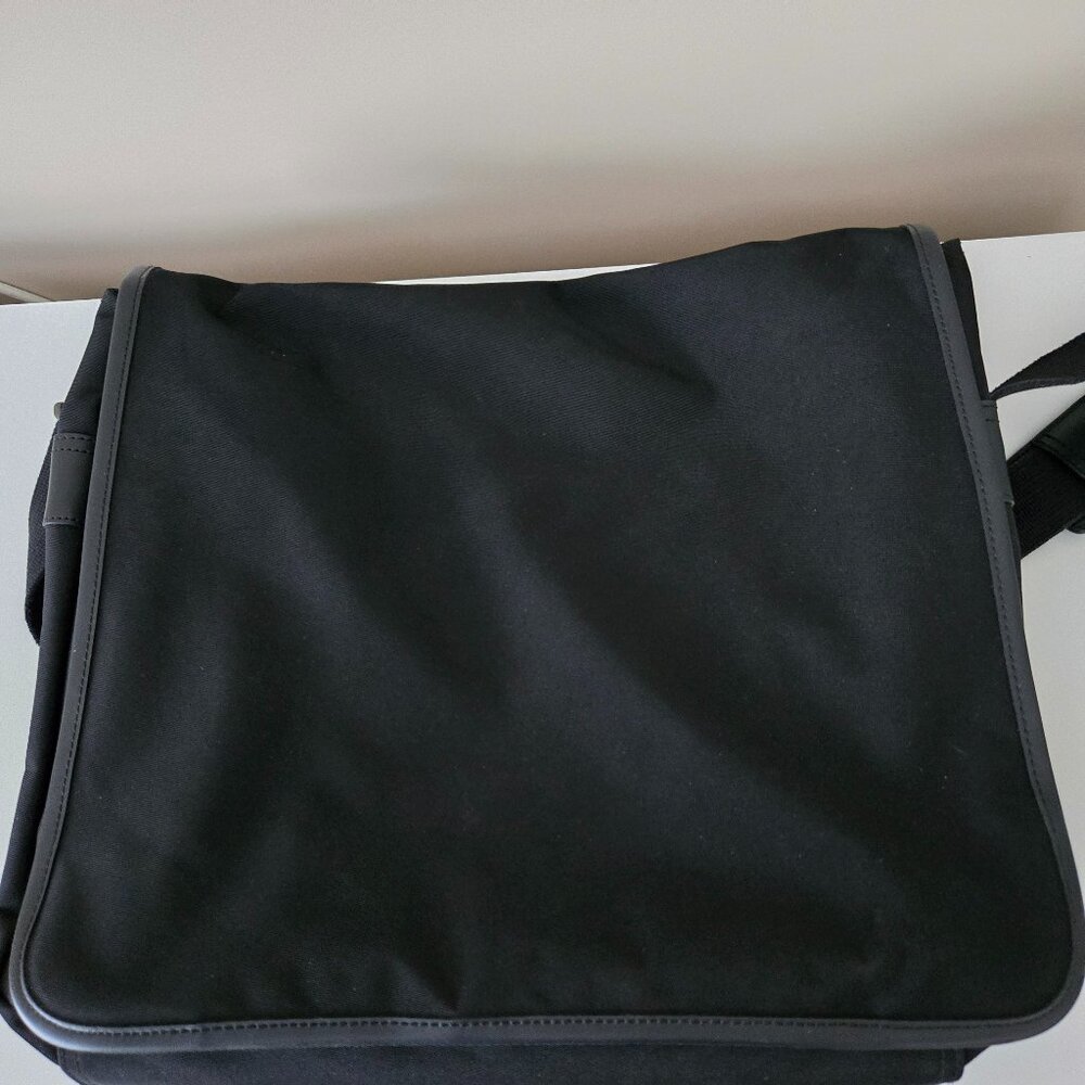 Banana Republic Messenger Bag Unisex - Black - Picture 2 of 7